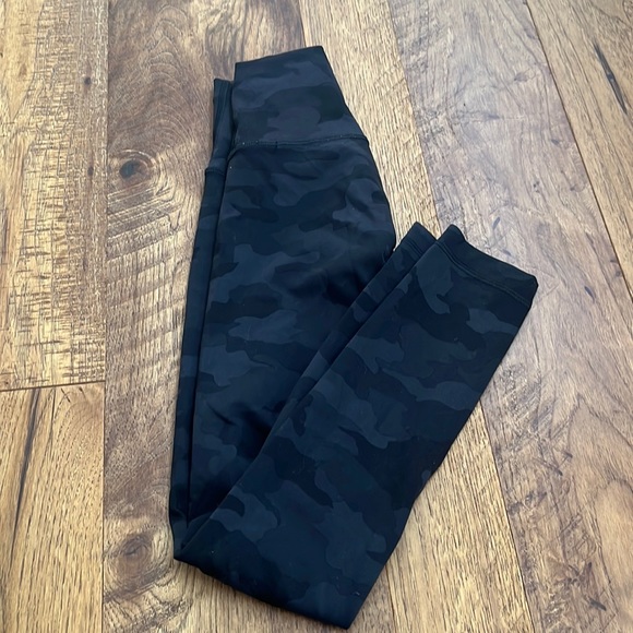 lululemon athletica Pants - Lululemon Woman’s Camo Cropped Leggings Size 0